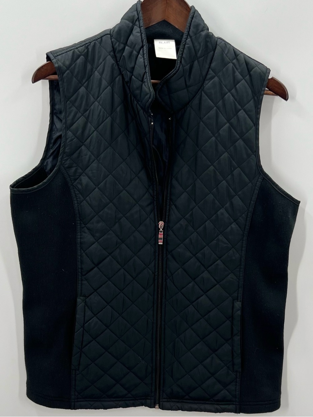 466 Blair Large Quilted Black Sleeveless Zip-Up Vest